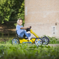 🌞 Die Nachbarschaft entdecken mit dem attraktiven, sportlichen Reppy Rider 🤸🏻‍♂️

Das auffallende Sportlenkrad, die unplattbaren 10"-EVA-Massivreifen, der tolle Schalensitz und die Pendelachse machen das Pedal-Gokart-Fahren zu einem unvergleichlichen Erlebnis. Mit dem niedrigen Schalensitz für kleine Kinder mit niedrigem Gokart-Einstieg.

Direkt bei uns im Online Shop 👉 Link in Bio

#bergtoys #reppy #rider #sportlich #entdecken #sportlenkrad #eva #massivreifen #schalensitz #pendelachse #pedalgokart #erlebnis #kleinkinder #spielzeug #fahrvergnügen #geschenkideen #onlineshop #deingokart